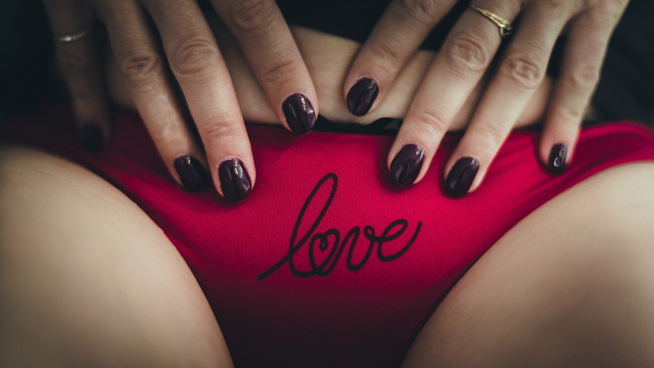 Culotte Rouge avec Love en inscription